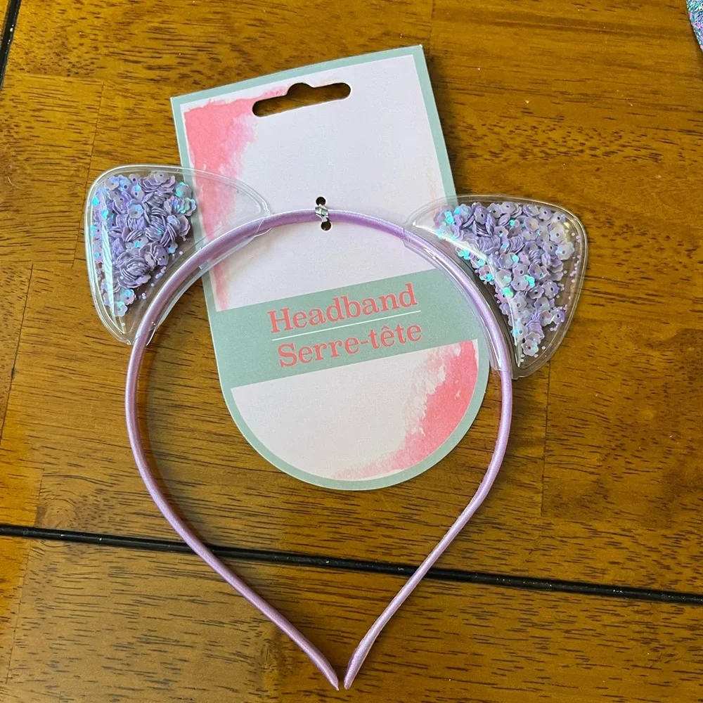 Brush and Three Headbands total 4pcs.
